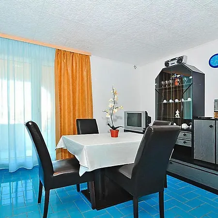 In With Parking Space Apartment Vir